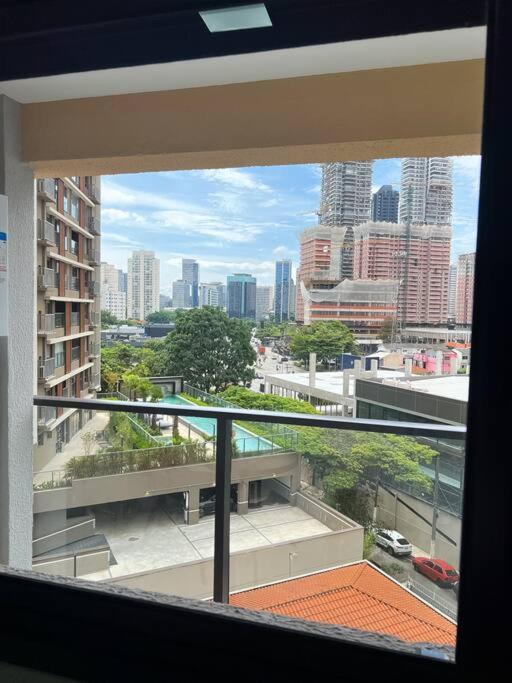 Completo A 230m Do Metro Brooklin Apartamento